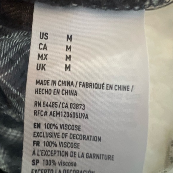 American Eagle Button Up Shirt Soft Boyfriend Fit Black Grey Plaid Size Medium - Picture 9 of 10